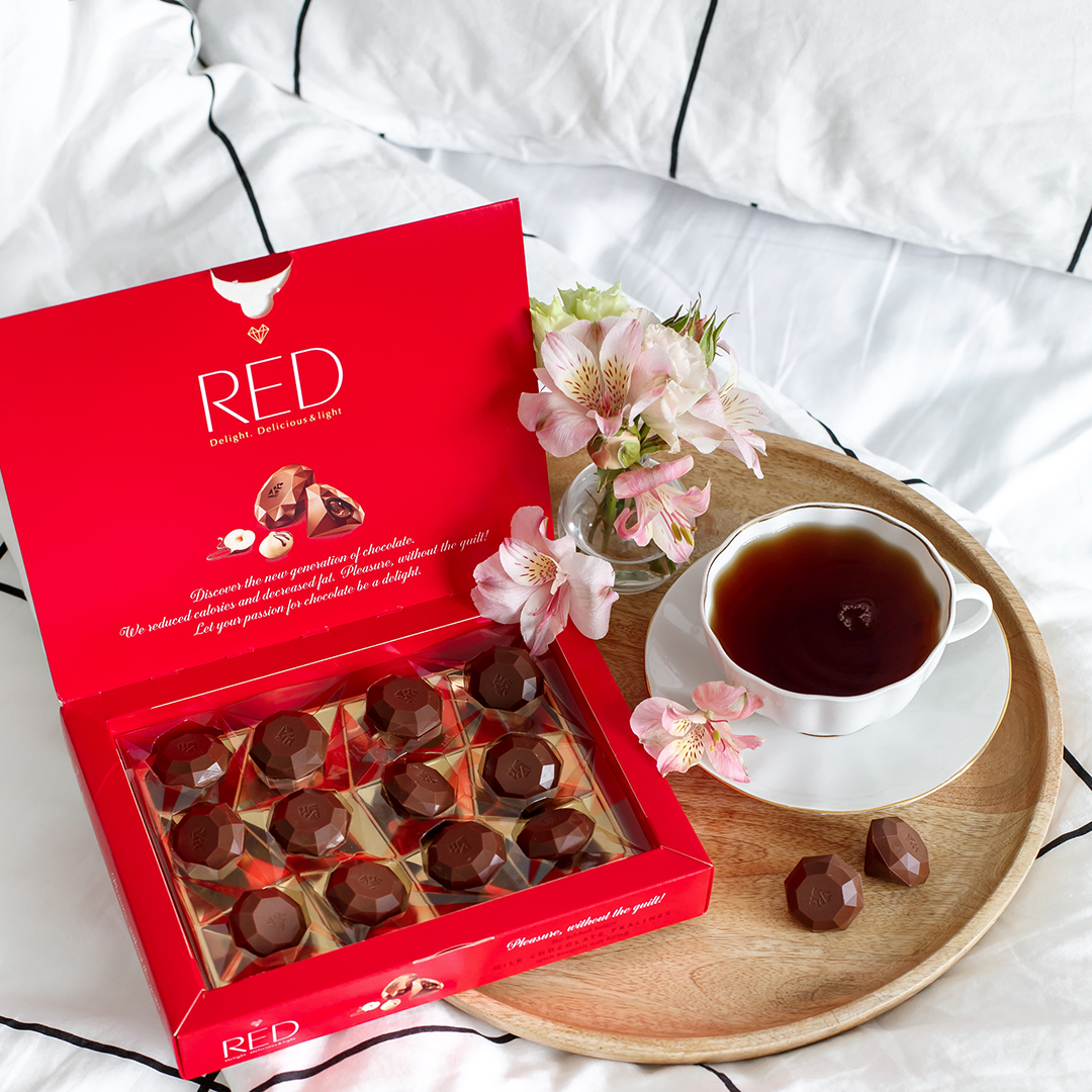 Шоколадные конфеты Red Delight из молочного шоколада с ореховой начинкой 132 г