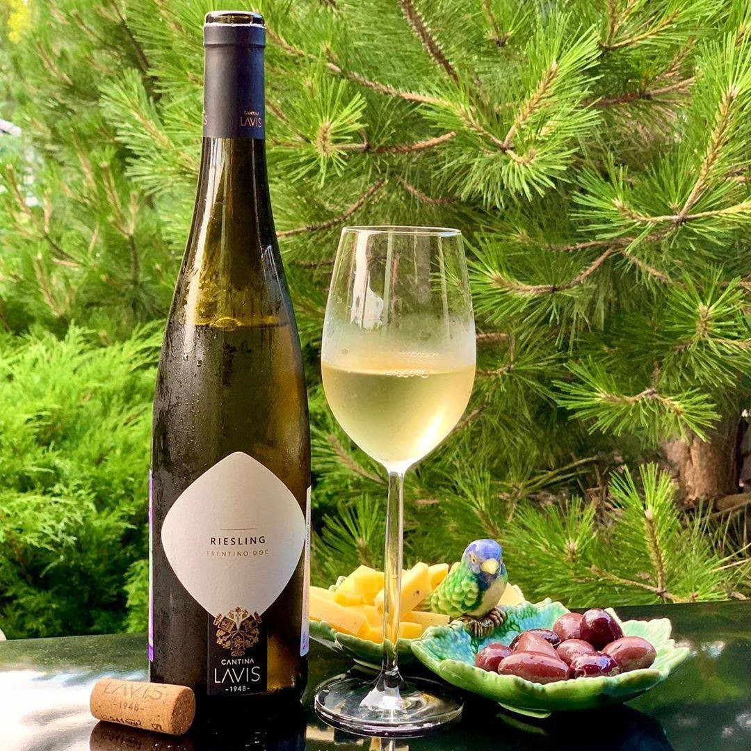 Вино Lavis Riesling белое полусухое, 0.75л