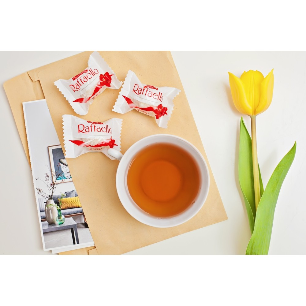 Конфеты Raffaello с цельным миндальным орехом в кокосовой обсыпке 100 г