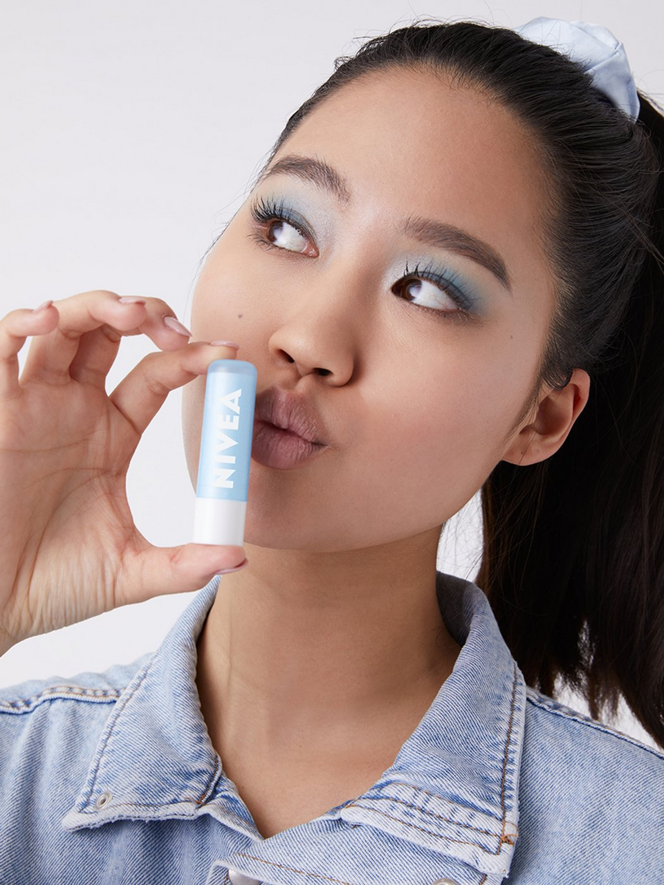 Бальзам для губ Nivea Аква-ухода с алоэ вера маслами авокадо и дерева ши 8 гр