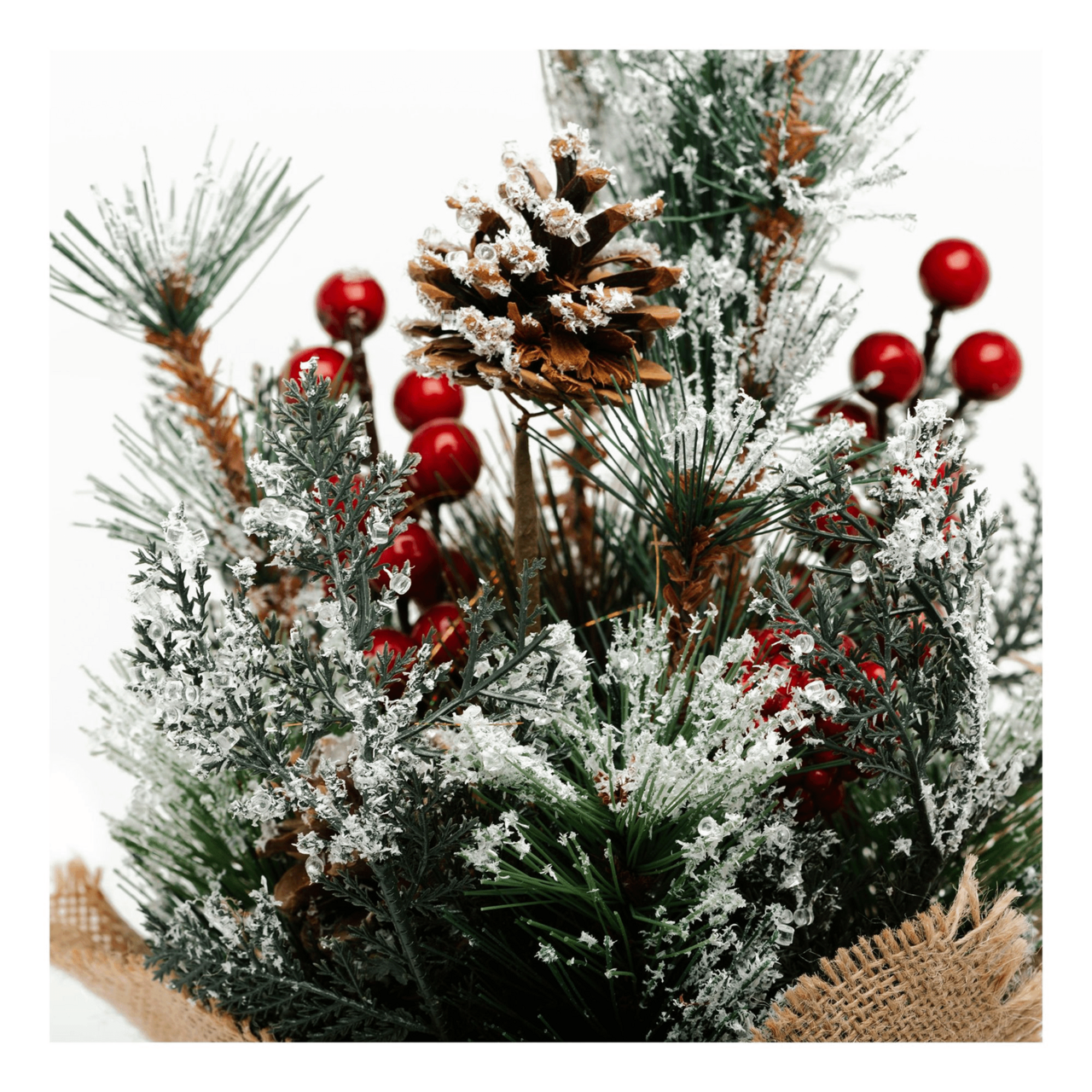 Елка с шишками и ягодами в мешочке, 28см