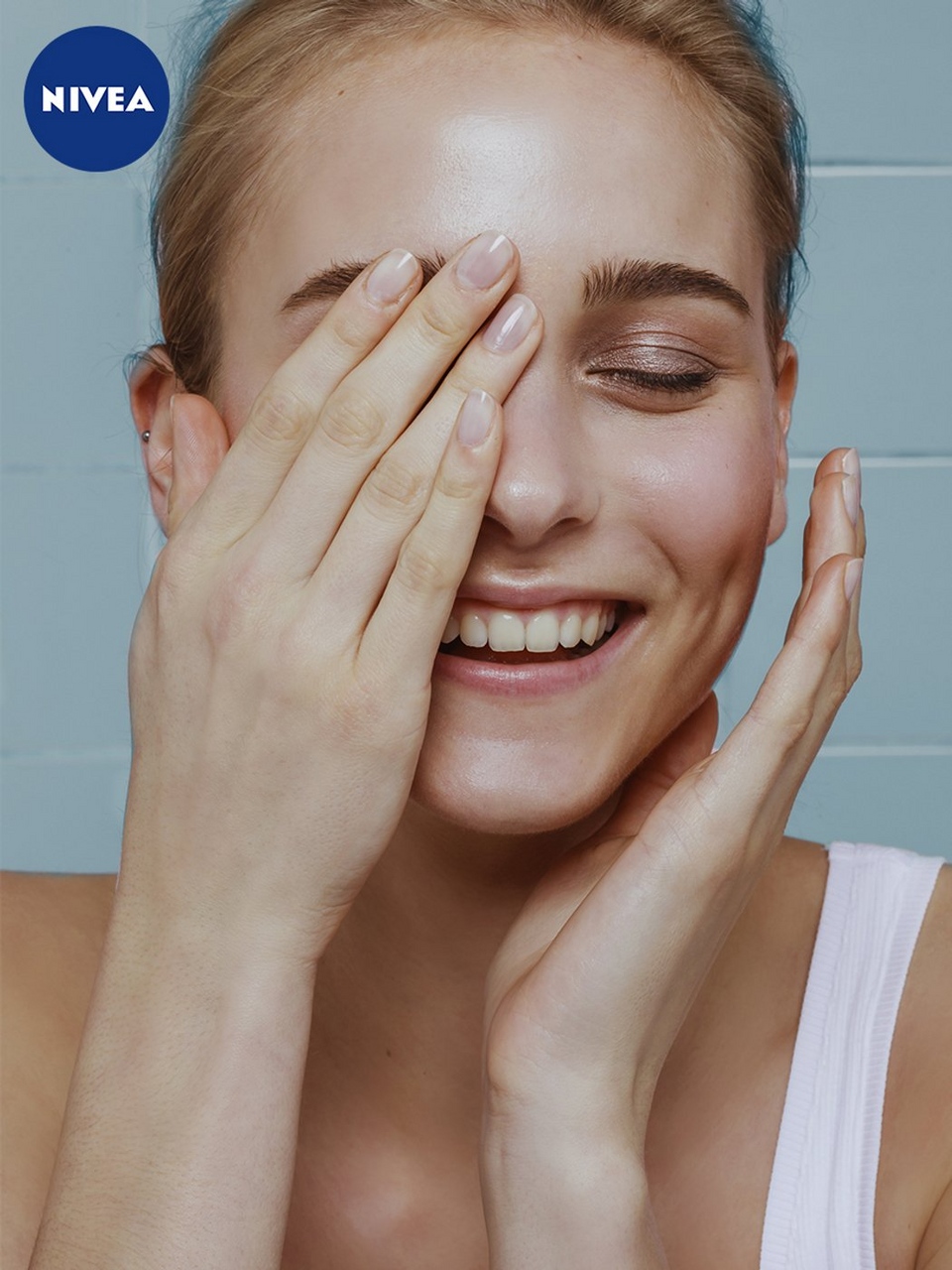 Гель Nivea Care Очищающий с витамином Е 225 мл