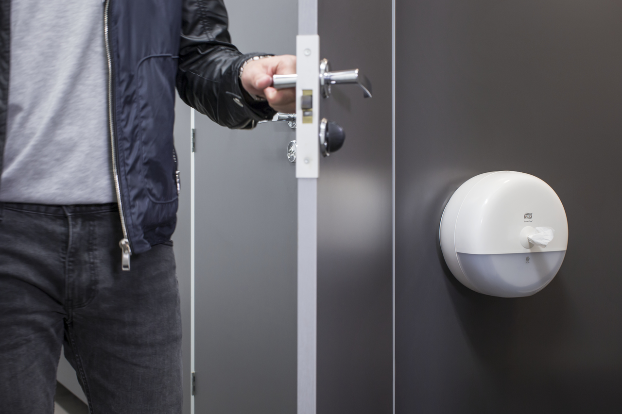 TORK SmartOne® Elevation Диспенсер настенный для туалетной бумаги в рулонах (Т8) белый