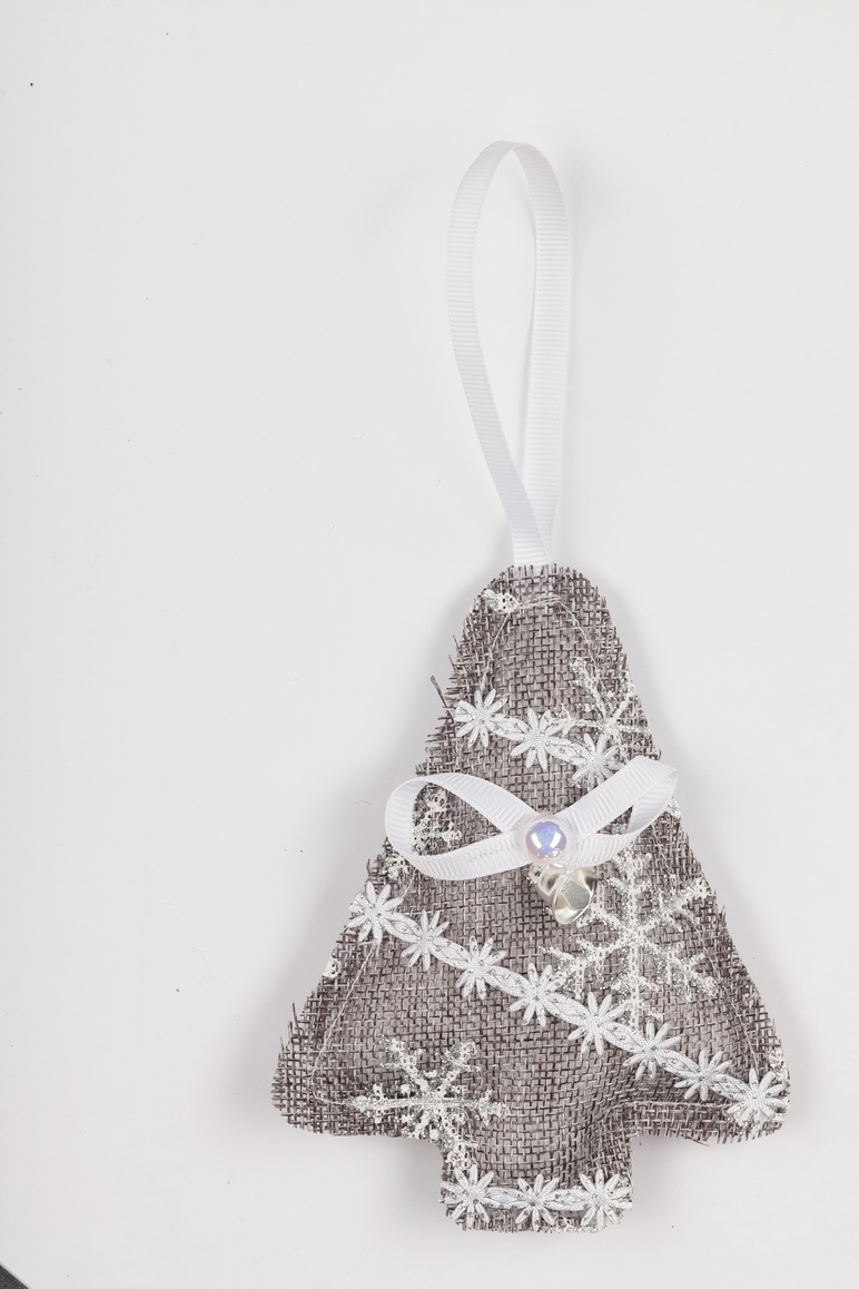 Игрушка елочная из ткани