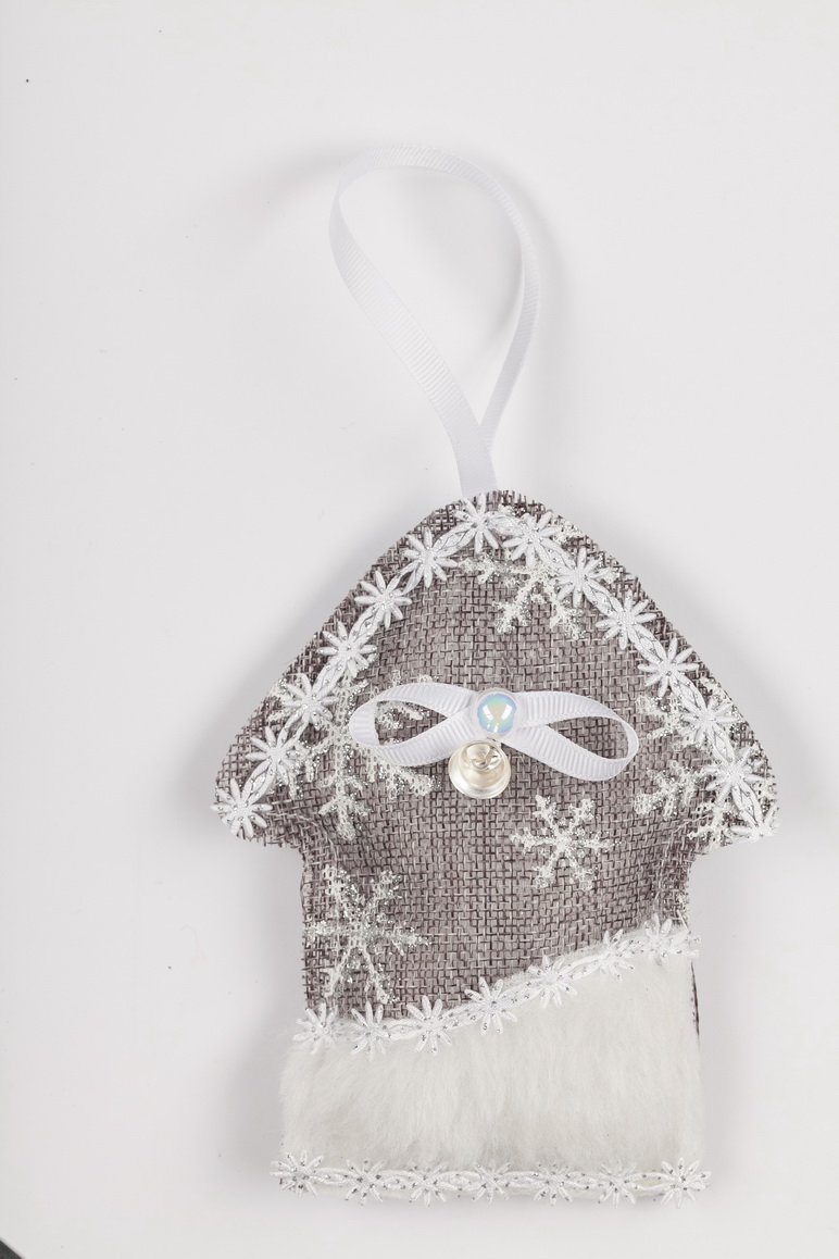 Игрушка елочная из ткани