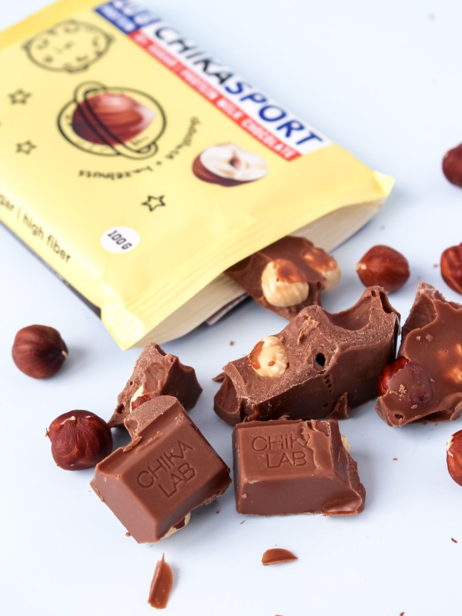 Шоколад Chikalab Chika Sport протеиновый молочный с фундуком, 100г