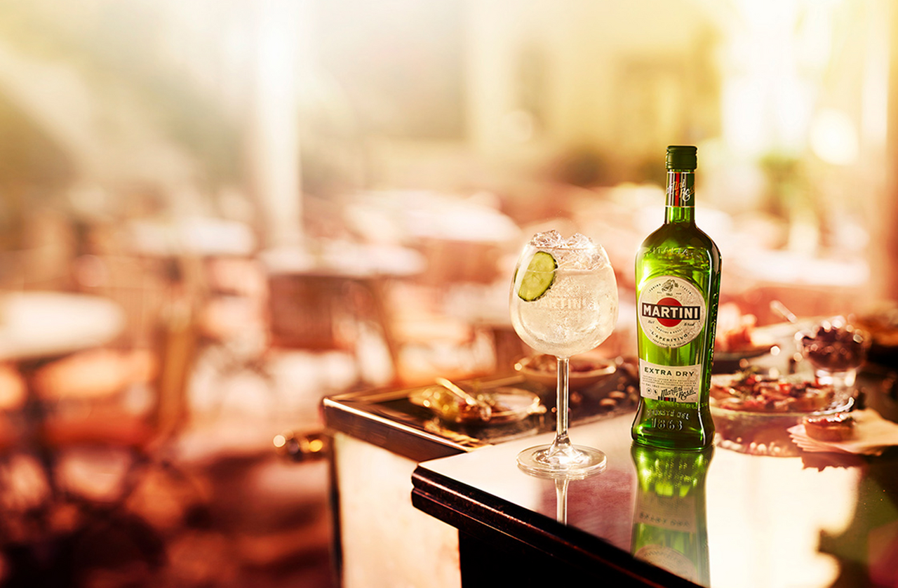 Напиток винный Martini Extra Dry белый сухой, 0.5л