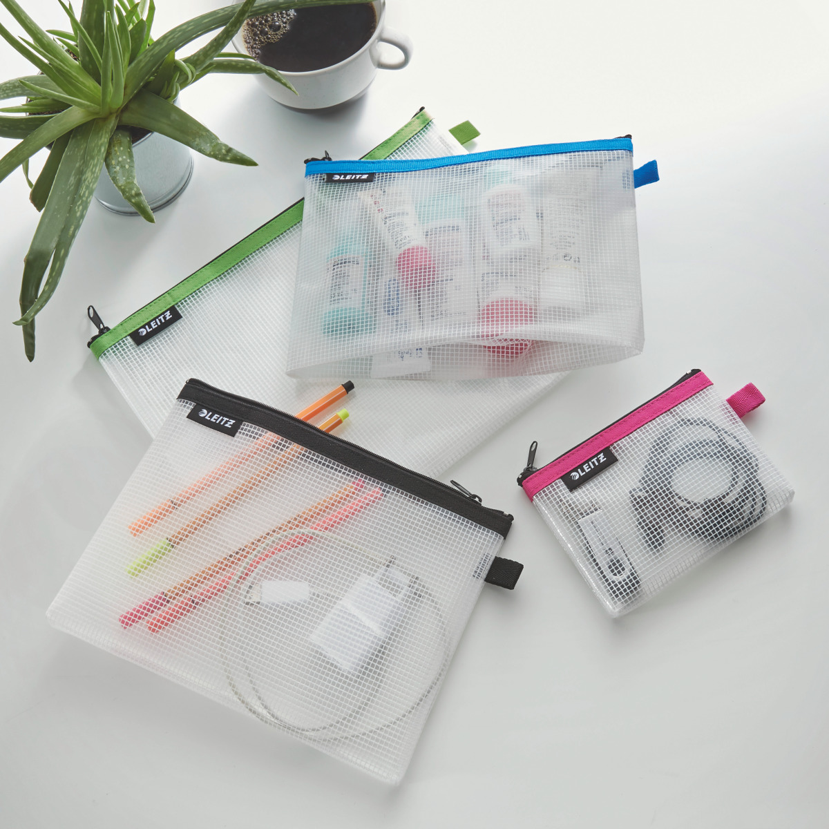 Папка Leitz водонепроницаемая на молнии розовая 30 х 23 см